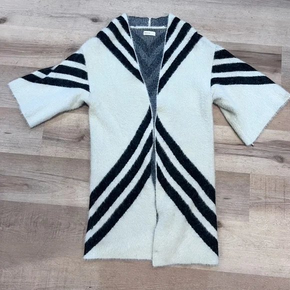 Anthropologie Sleeping On Snow Valia Eyelash Cardigan - Picture 3 of 6